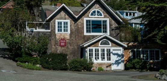 Sand Dollar, Jenner Inn