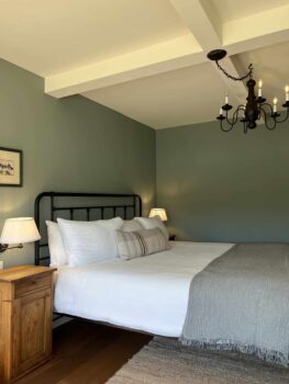 Gull, Jenner Inn