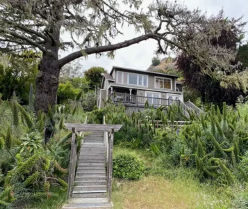 Waterfall Cottage, Jenner Inn